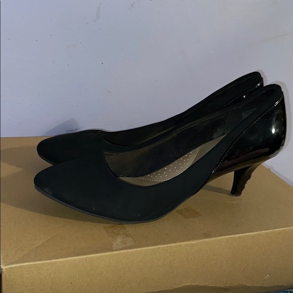 Black Heels - Picture 2 of 4